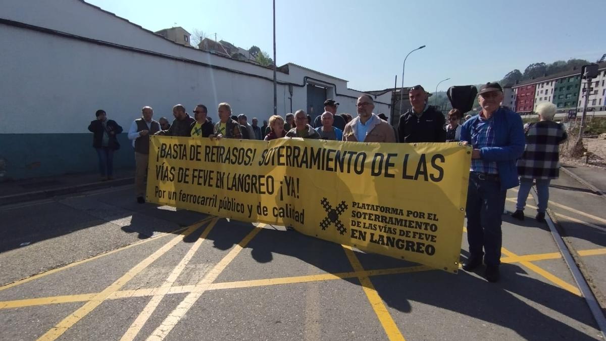 Los vecinos de Langreo planean "intensificar" las protestas por el ...