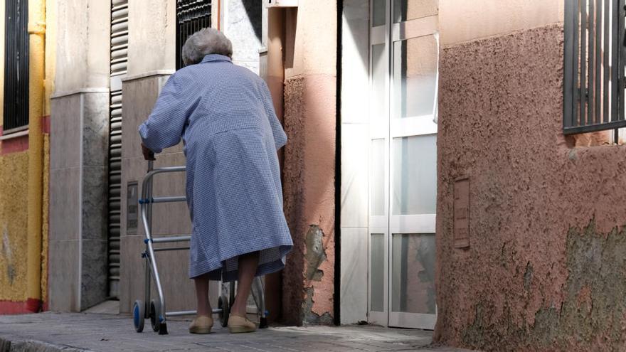 Los mayores son víctimas propicias para los estafadores.