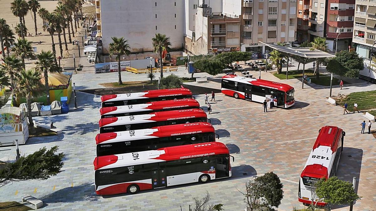 Imagen de la presentación de los siete nuevos autobuses de Avanza este verano.