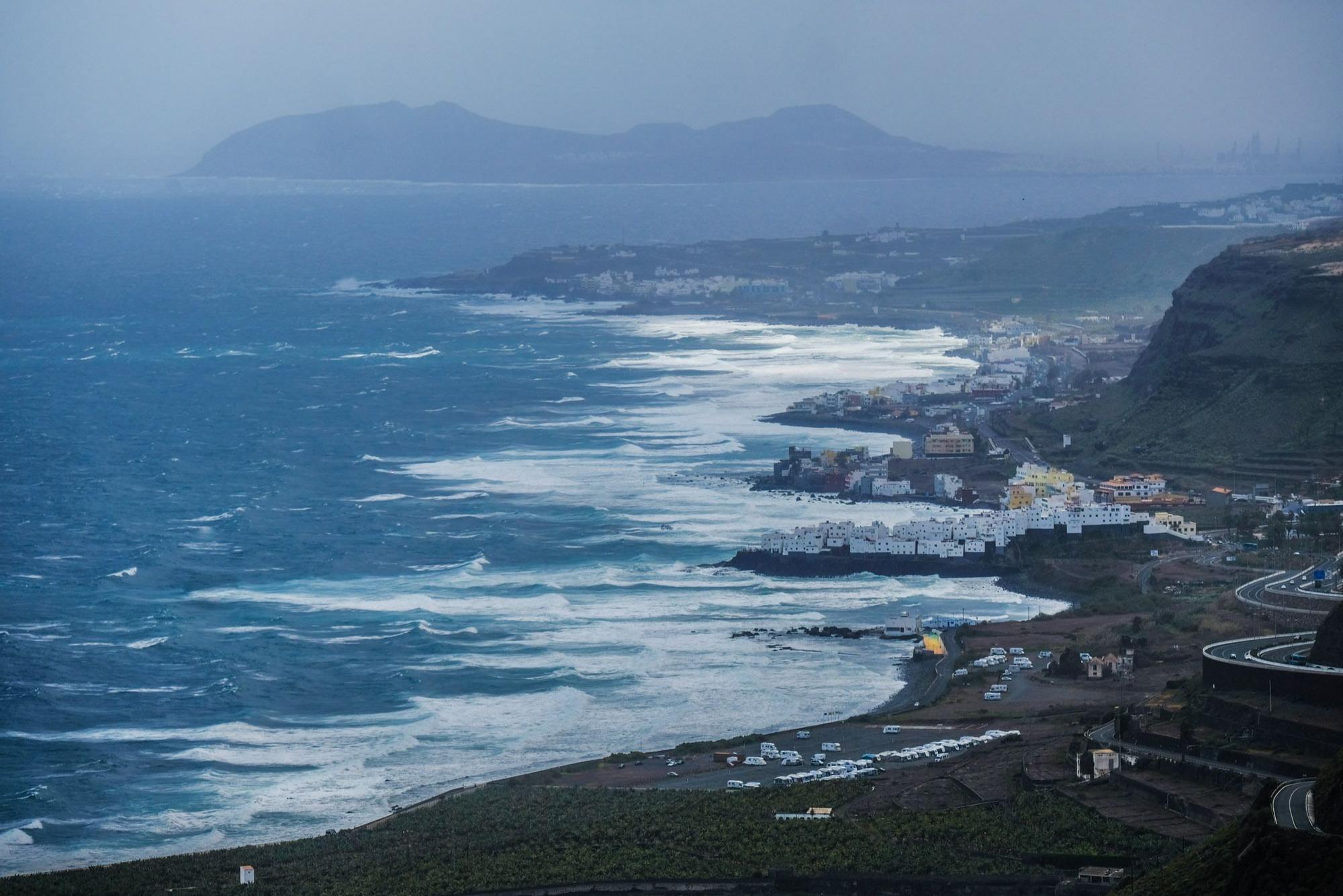 La borrasca Celia deja un temporal de viento y mar en Gran Canaria (14/02/2022)