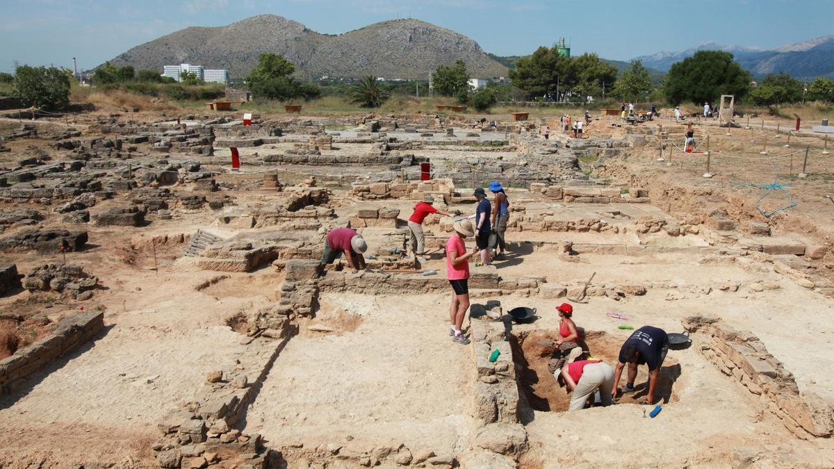 Una imagen de trabajos de excavación en la ciudad romana de Pollentia, en Alcúdia.