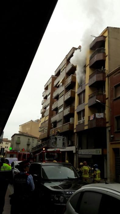 Incendi en un pis al centre de Manresa