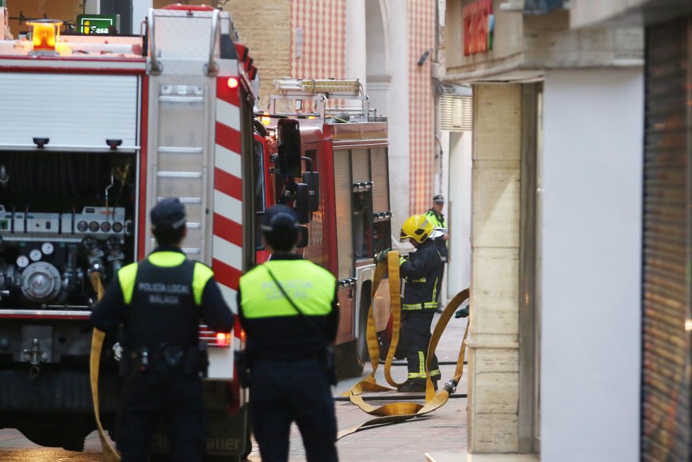 Un incendio afecta a un almacén en la calle Nueva