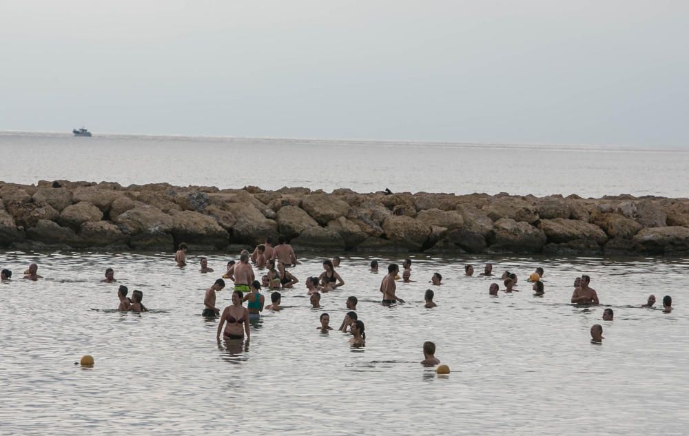 Madrugón festivo y atlético en Santa Pola