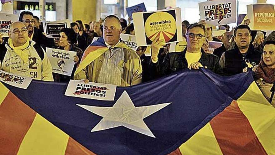 El 45% de los encuestados apunta a la crisis catalana.