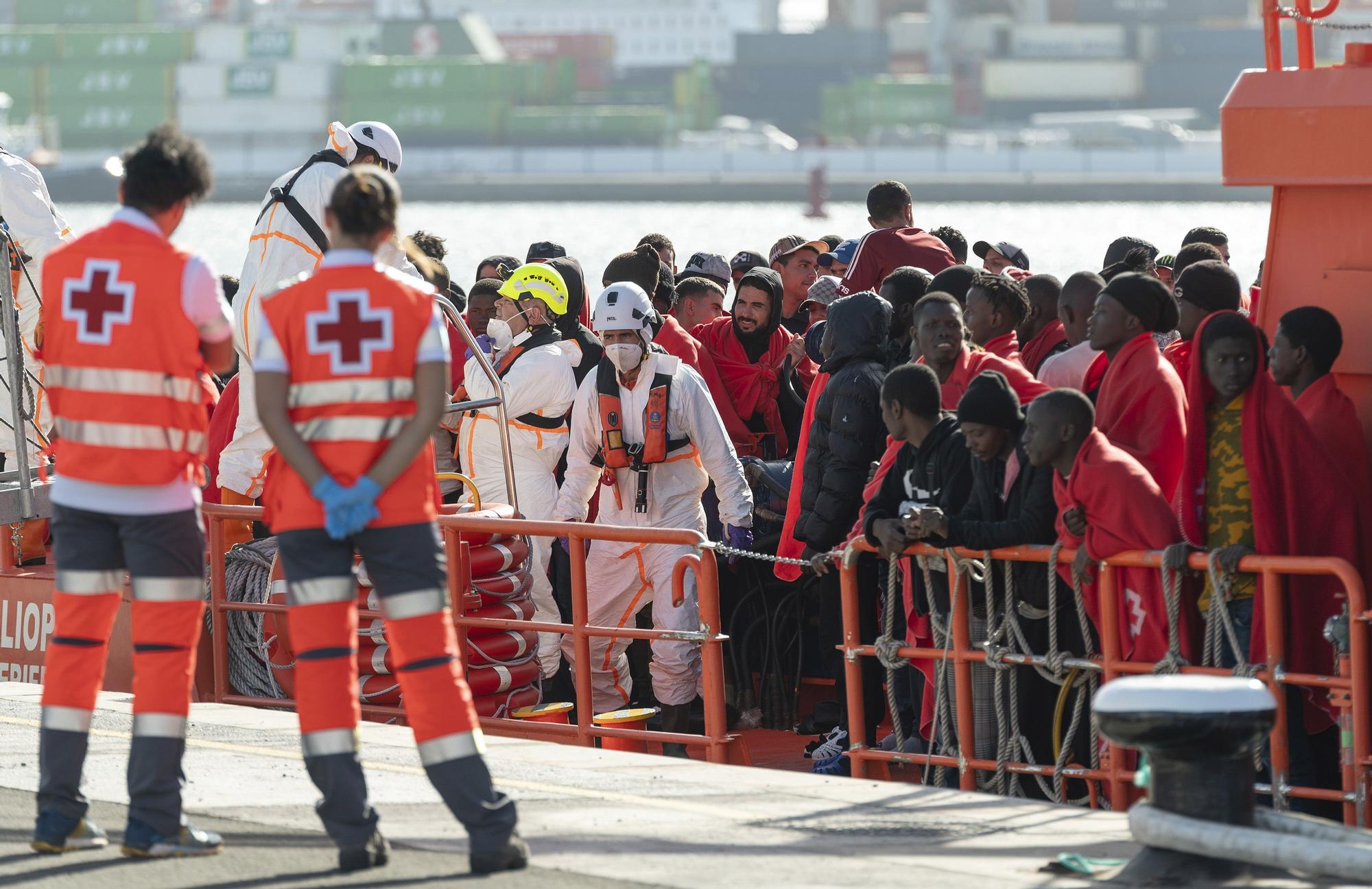 Llegada de migrantes a Puerto Naos, en Arrecife (Lanzarote)