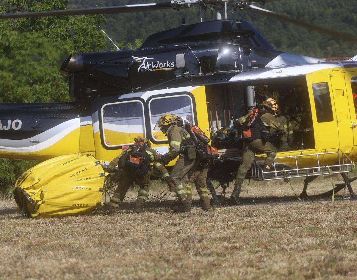 Un helicóptero de extinción. | NOÉ PARGA
