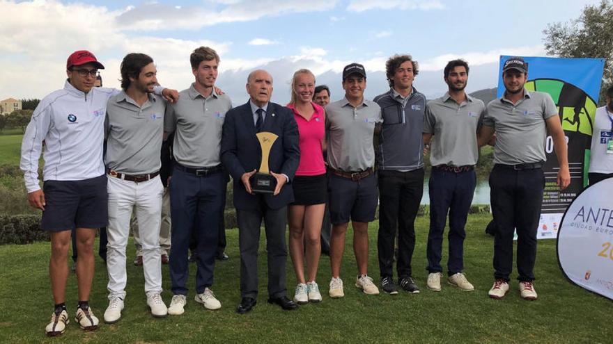 Imagen del equipo de la UMA que ha participado en el Nacional de Golf en Antequera. | la opinión