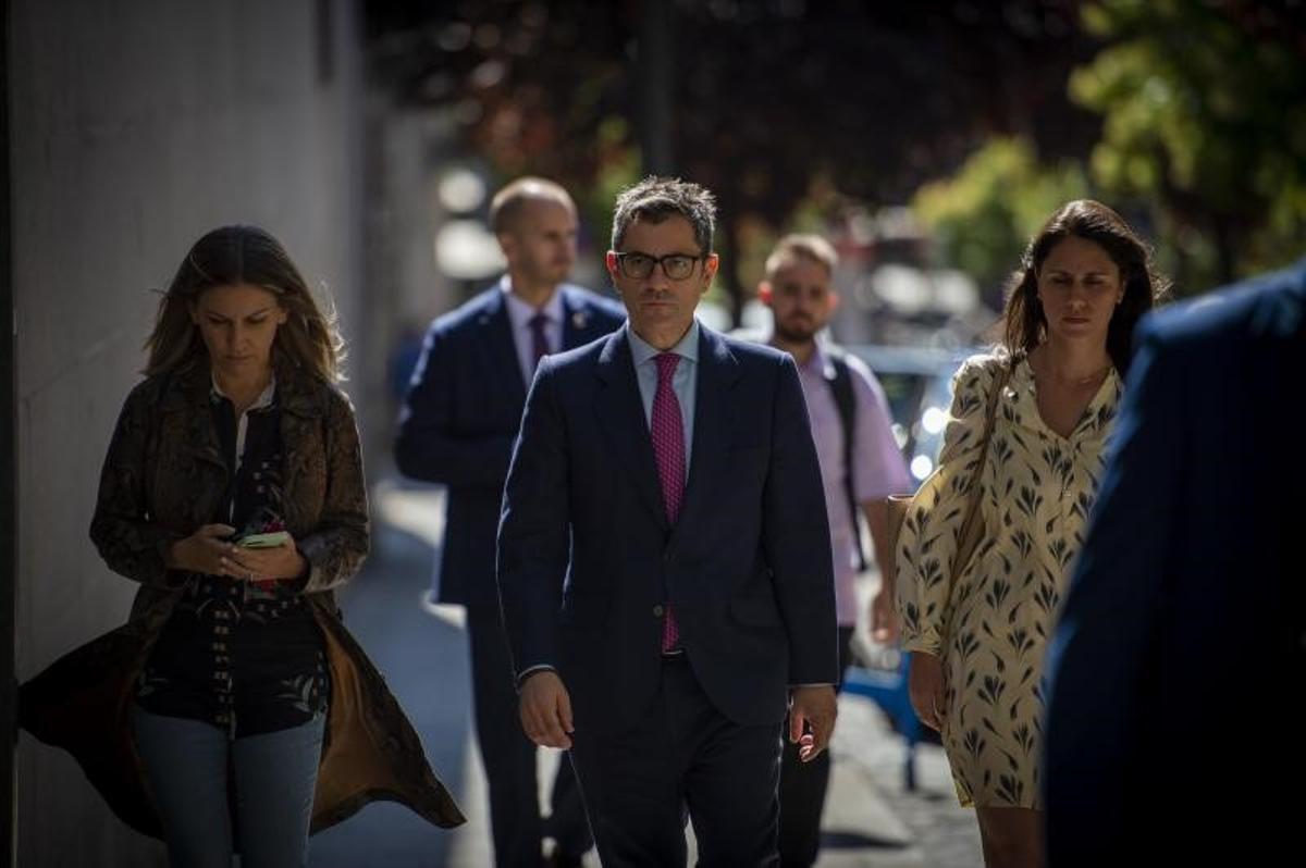 El ministro de la Presidencia, Relaciones con las Cortes y Memoria Democrática, Félix Bolaños, a su llegada al acto de conmemoración del ’proceso 1001’, en el Consejo Económico y Social, este 24 de junio de 2022 en Madrid. El ministro de la Presidencia, Relaciones con las Cortes y Memoria Democrática, Félix Bolaños, a su llegada al acto de conmemoración del ’proceso 1001’, en el Consejo Económico y Social, este 24 de junio de 2022 en Madrid.