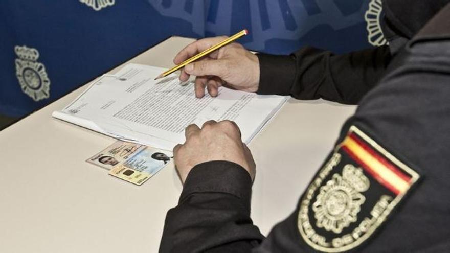 Seis detenidos en Canarias por adquirir documentos falsos en el extranjero a través de redes sociales