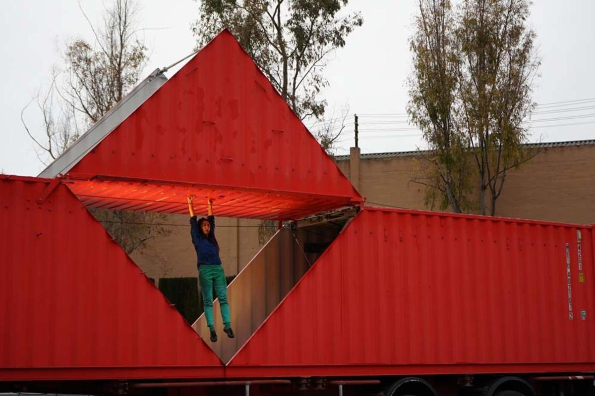 Imatge de l’espectacle Origami de l’artista Furinkaï, escenificat a Esplugues de Llobregat. Imatge de l’espectacle Origami de l’artista Furinkaï, escenificat a Esplugues de Llobregat.