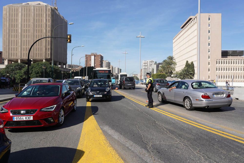 El avance de las obras del metro de Málaga en los tramos entre El Perchel y Atarazanas ha permitado que este lunes la avenida de Andalucía recupere los dos sentidos y que la Alameda de Colón cambie la circulación, permitiéndose únicamente en dirección sur, hacia la avenida Manuel Agustín Heredia, como estaba en 2015.