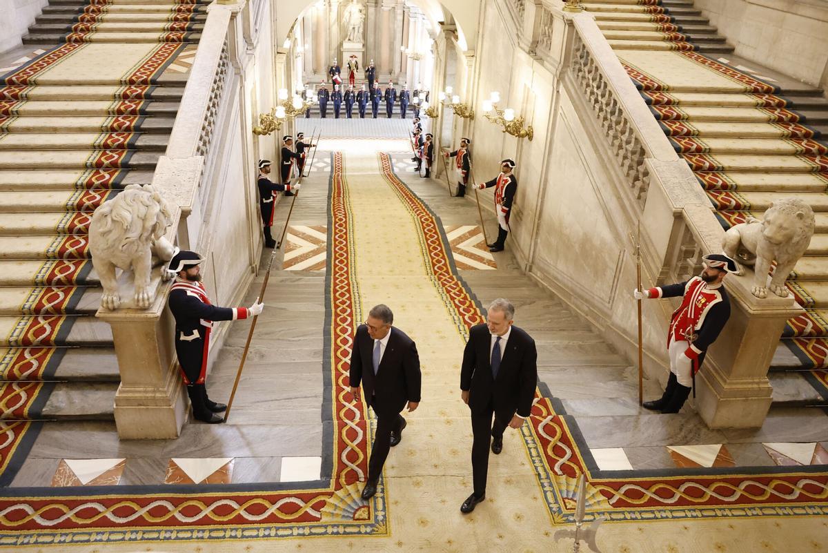 MADRID, 20/04/2026.- El rey Felipe VI recibe al nuevo presidente de Portugal, António José Seguro, este lunes en el Palacio Real, donde ambos jefes de Estado mantienen un encuentro y asisten a un almuerzo con motivo del viaje oficial de Seguro a España. EFE/ Chema Moya / POOL