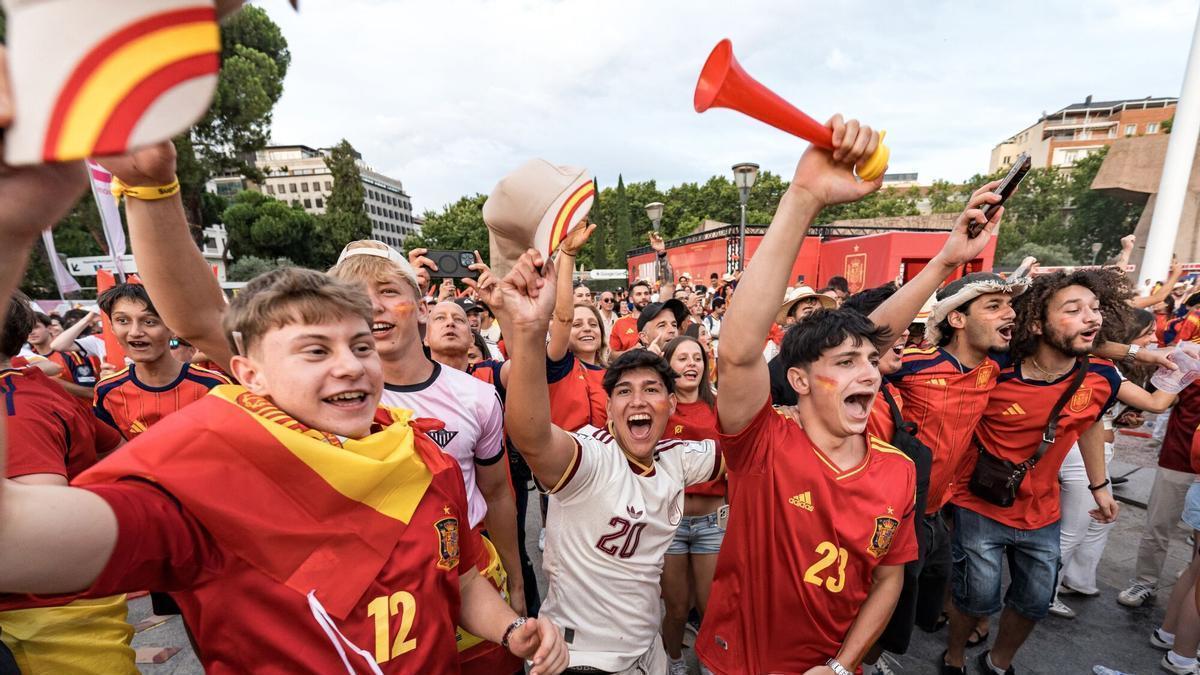 Aficionados a la selección española de fútbol durante la celebración del partido de semifinales ante Francia.