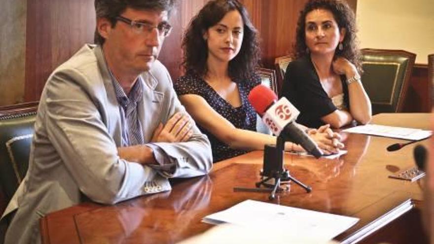 José Luis Todolí, Eva Valero y la alcaldesa Mireia Estepa.