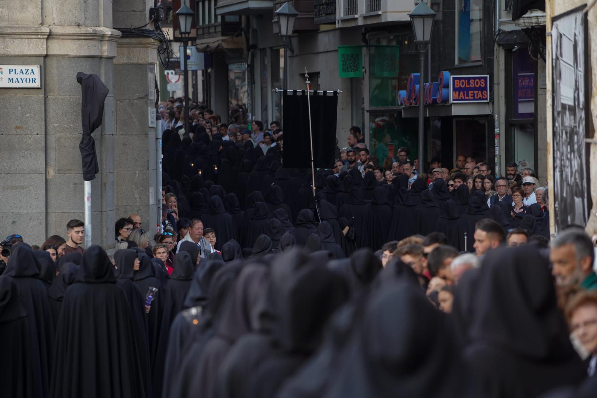 GALERÍA | La procesión de la Soledad, en imágenes