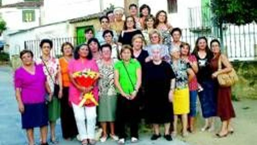 Diplomas para varias mujeres de Puerto de Santa Cruz