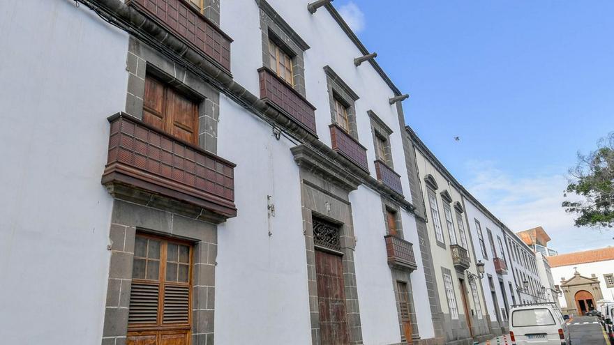 Fachada de la Casa Civerio Lezcano, en la calle Doctor Domingo Déniz, junto a la Alameda de Colón. | | JUAN CASTRO