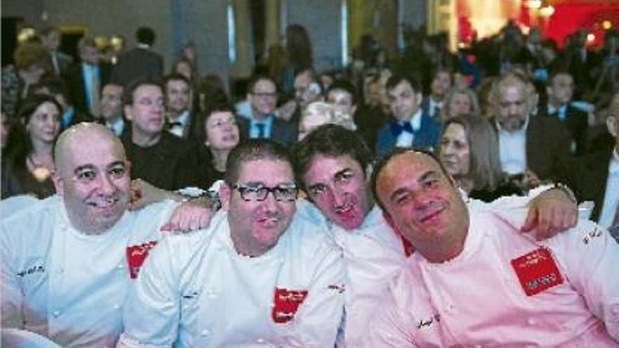 D&#039;esquerra a dreta els xefs Dani García, José Carlos García i Ángel León a l&#039;inici de les festa de Guia Michelin