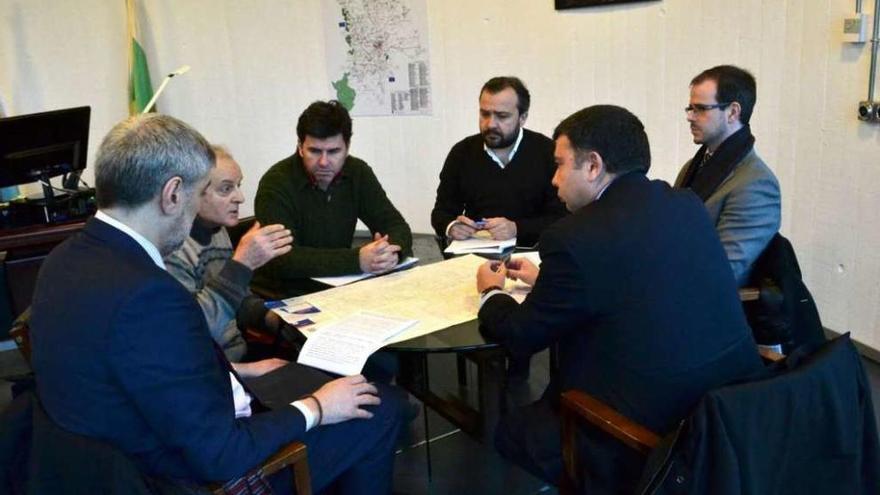 Presas, Casares y Cuiña durante la reunión de ayer con los tres directivos de Fenosa.