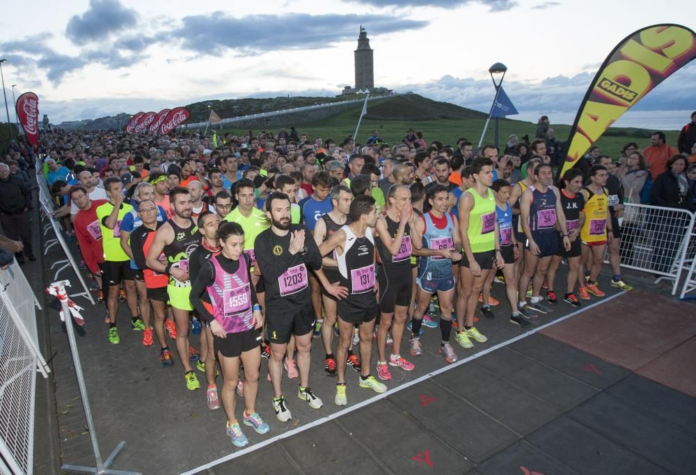 La carrera nocturna de la Torre de Hércules