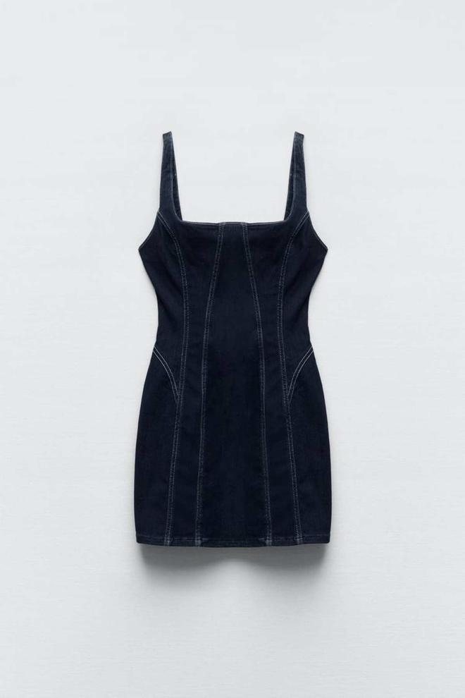 Vestido mini denim oscuro de Zara