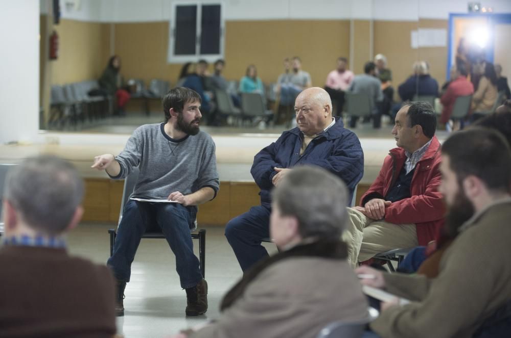 Debate en el centro cívico de Monte Alto