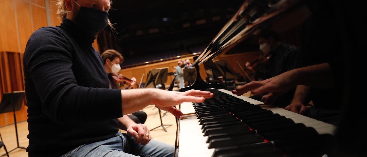 Denis Kozhukhin , ayer en el ensayo en Oviedo.