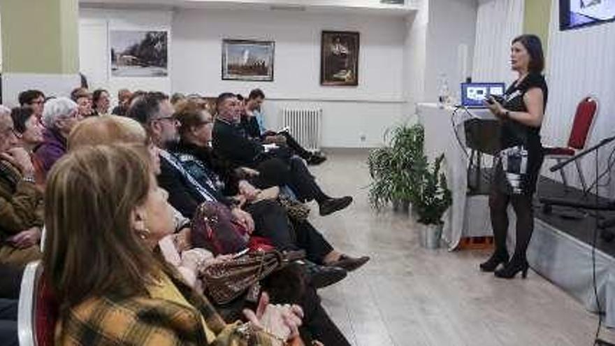 La doctora Raquel Molina, ayer, durante la charla.