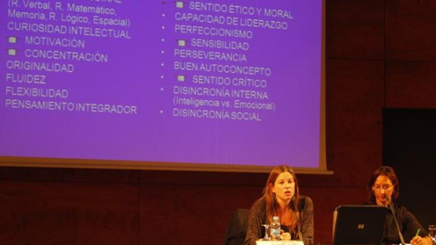 Susana Arroyo y Marcela Friedrich, durante la charla en el Club Diario.