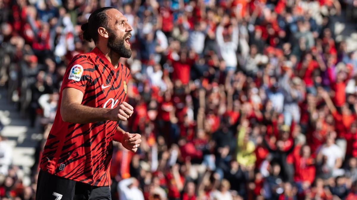 Muriqi celebra un gol del Mallorca en Son Moix.