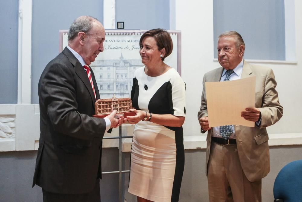 Entrega de los premios "Antiguo Alumno Distinguido" y "Campanil" 2016