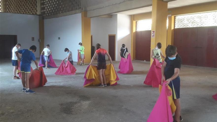 Ferrera dona 6 novillos a la Escuela Taurina de Badajoz