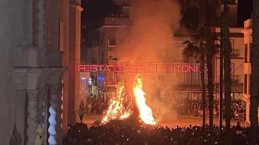 Benicarló vive Sant Antoni a lo grande tras la lluvia