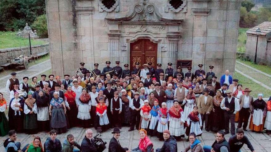 Participantes en el rodaje del contrometraje sobre la romería de Darbo. // FDV