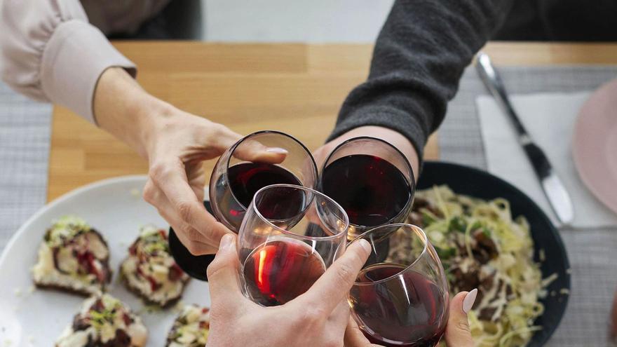 ¿Es saludable beber una copita de vino al día? Eso es lo que dice el mayor estudio hecho nunca en el que participa Son Espases