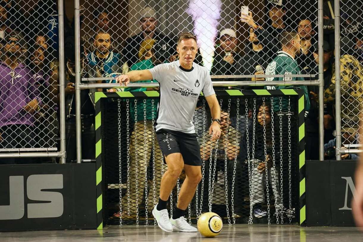 Steve Nash, accionista del Mallorca, jugando un partido de fútbol indoor en Las Vegas en noviembre
