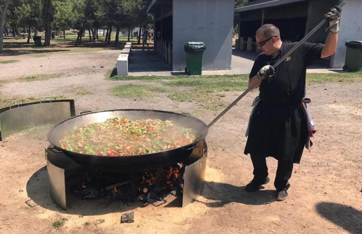 Así se prepara una deliciosa paella monumental de Castellón