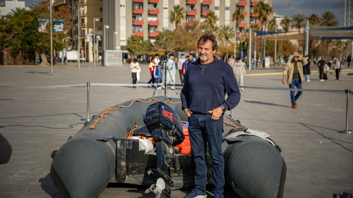 El fundador de Open Arms, Oscar Camps, durnate la acción solidaria '3 días, 3 noches', organizada por Open Arms y La Fura, a 12 de diciembre de 2025, en Barcelona, Cataluña (España).