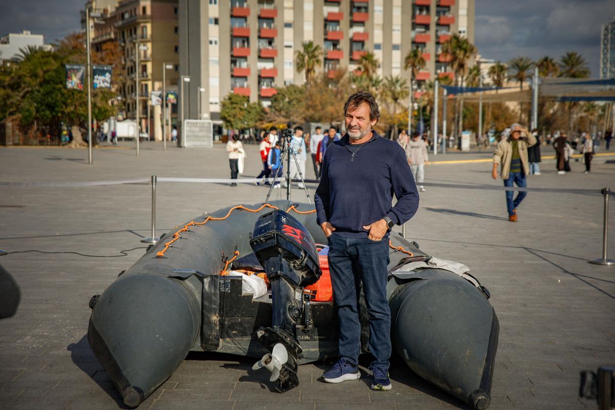 El fundador de Open Arms, Oscar Camps, durnate la acción solidaria '3 días, 3 noches', organizada por Open Arms y La Fura, a 12 de diciembre de 2025, en Barcelona, Cataluña (España).