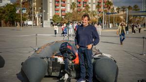 El fundador de Open Arms, Oscar Camps, durnate la acción solidaria 3 días, 3 noches, organizada por Open Arms y La Fura, a 12 de diciembre de 2025, en Barcelona, Cataluña (España).