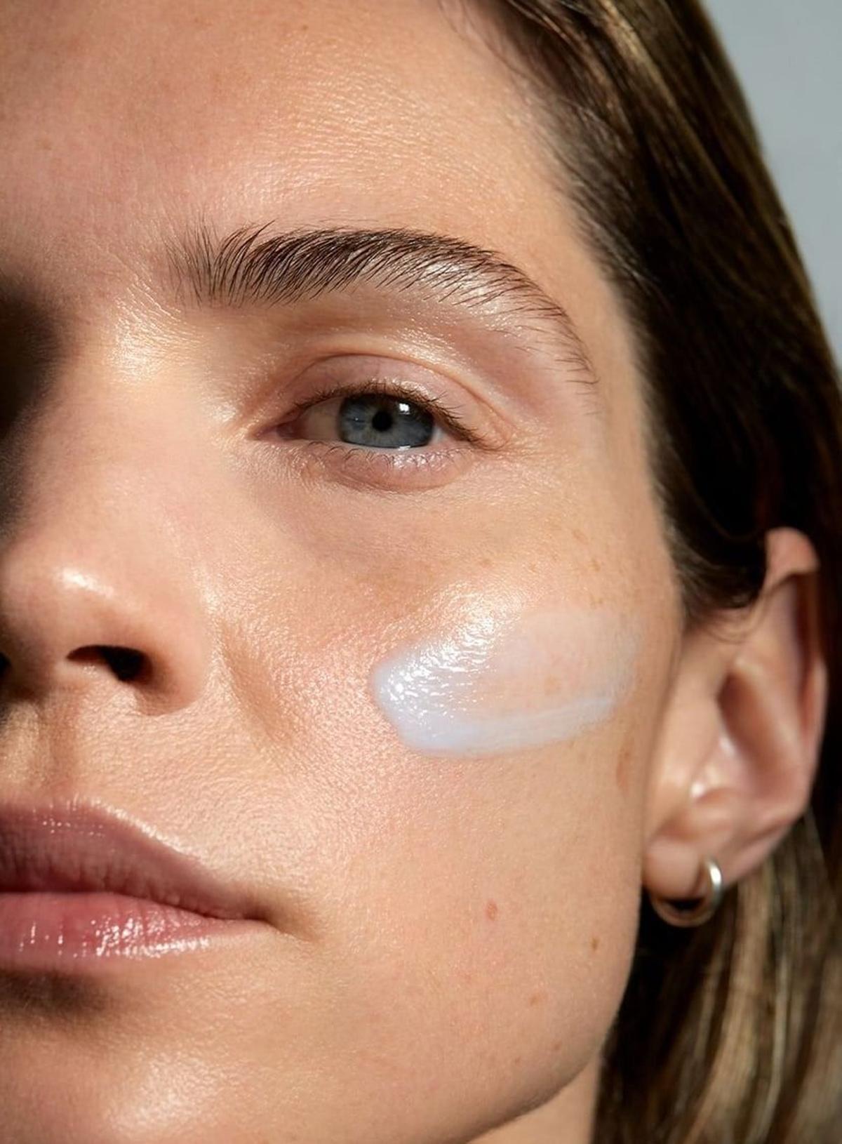 Mujer retinol cara