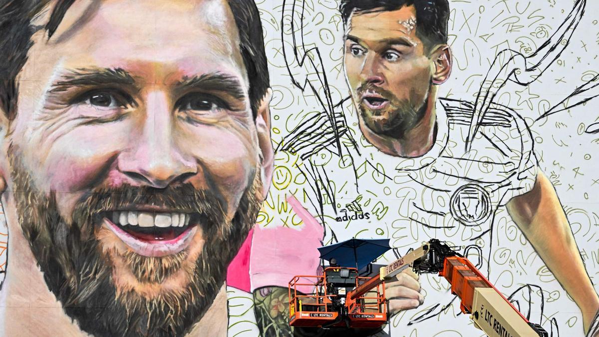 Mural pintado por el artista argentino Maximiliano Bagnasco para recibir a Messi en Miami.