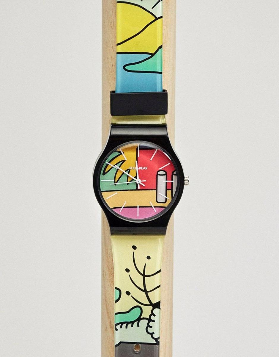 Reloj estampado de Pull&amp;Bear (Precio: 12,99 euros)