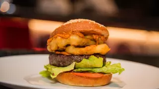 Esta es la hamburguesa única y con estrella de Tatau Bistro en el Huesca Burger Fest