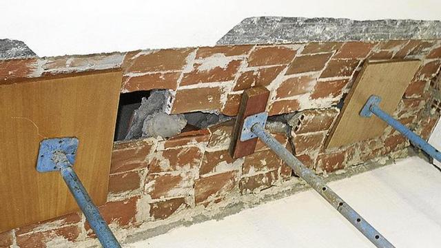 Avisan del riesgo de derrumbe de la cubierta del colegio de San Gil