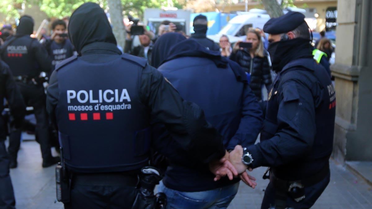 Los Mossos d'Esquadra realizan una detención