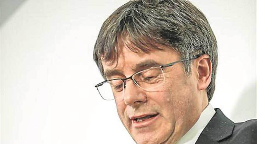 PSOE, PP y Cs vetan a Puigdemont en la Eurocámara