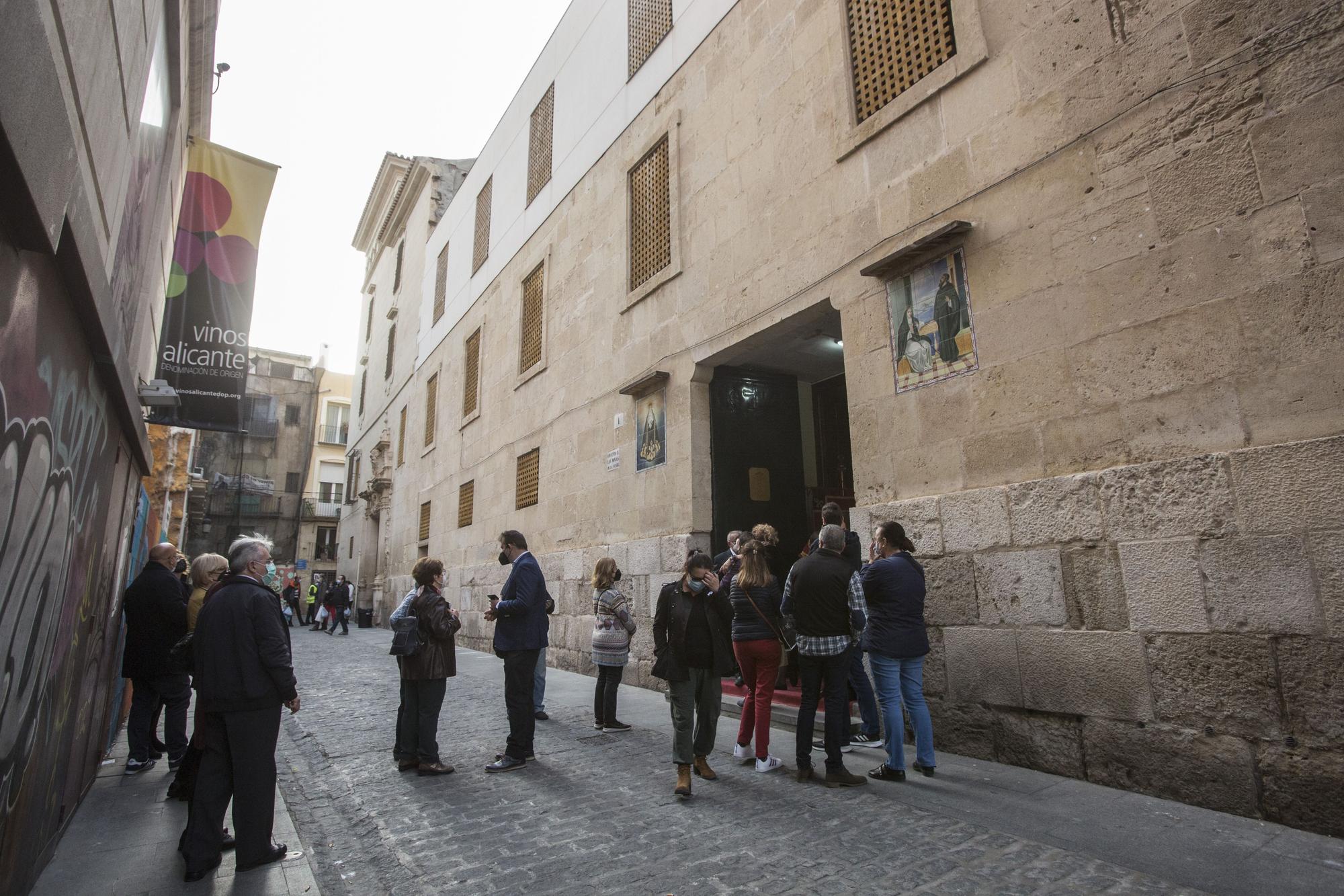 Puertas restauradas en la capilla del convento de las Monjas de la Sangre