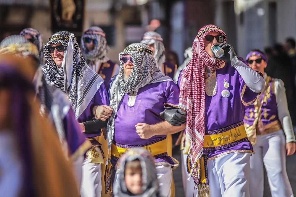 Orihuela celebra el tradicional Medio Año de la fiesta de Moros y Cristianos.